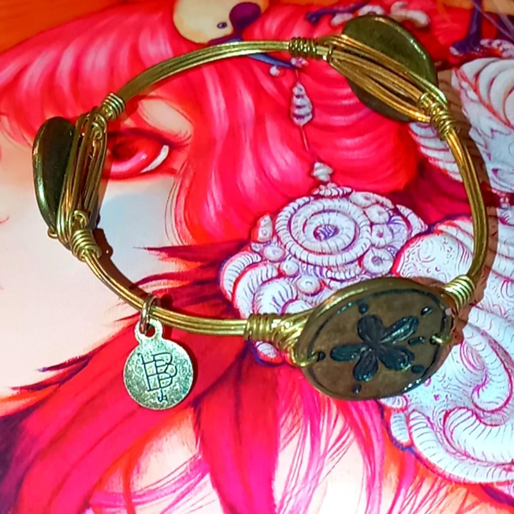 bourbon&bowtie sand dollar bangle